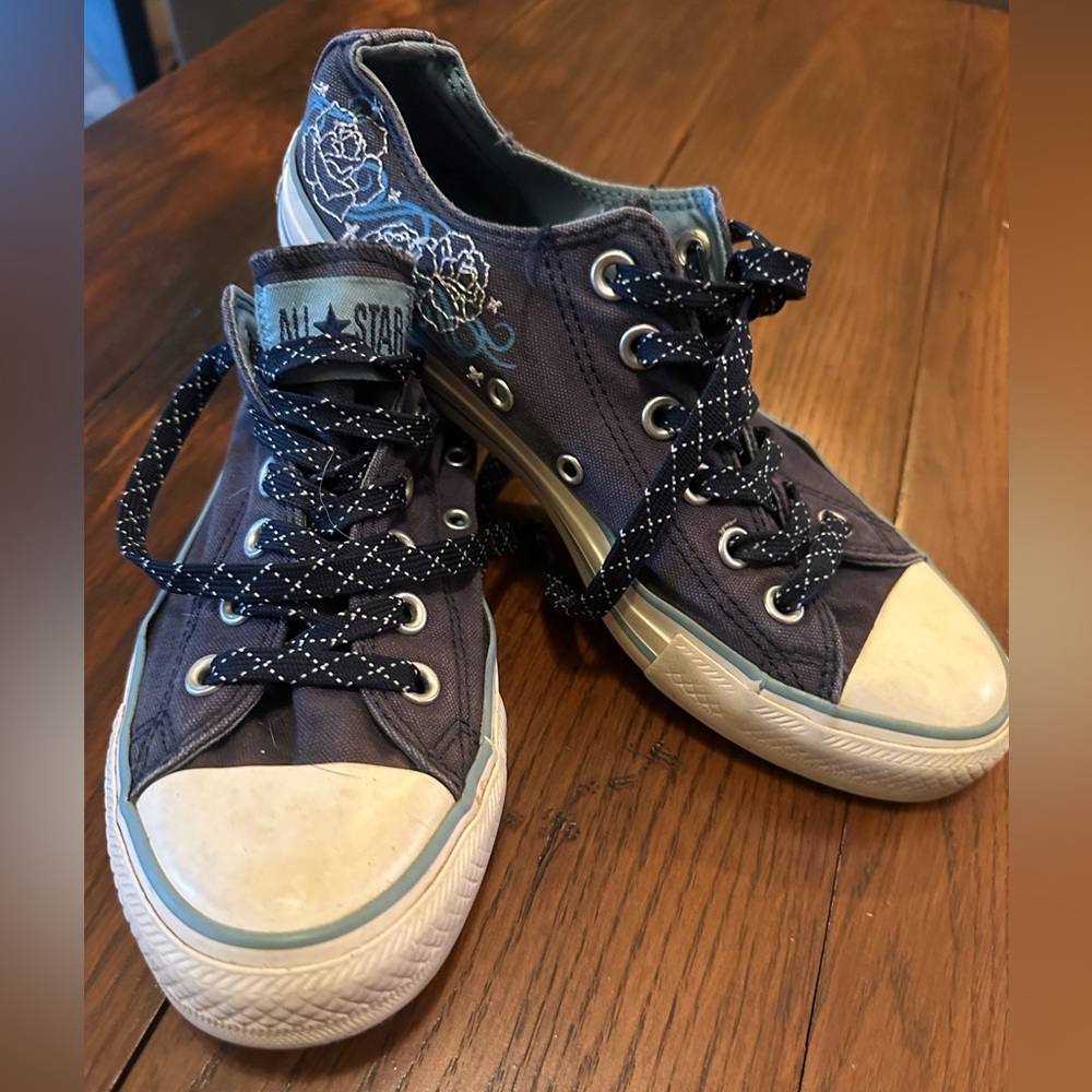 Woman’s All Star Converse Sneakers size 8